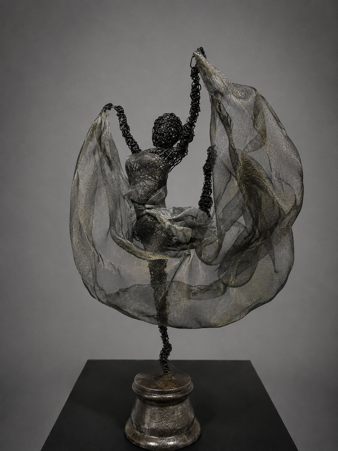 THE DANCER - Image 2