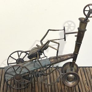 NEVER LOST (Multi-positional sculpture)